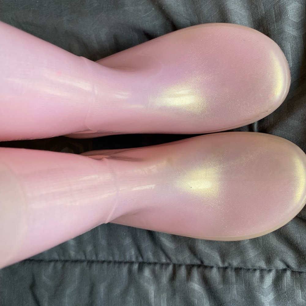 Pink translucent rain boots - Picture 3 of 8